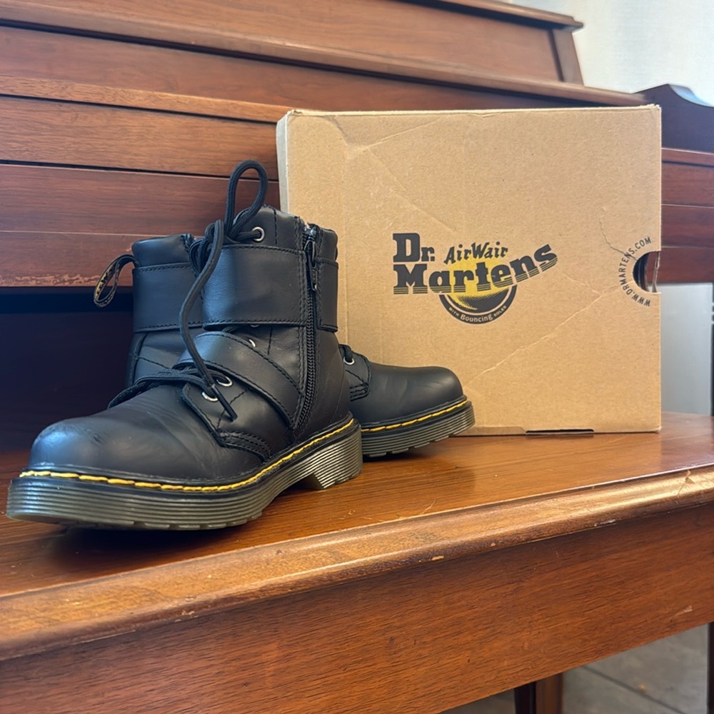 Dr.Martens Brand - Black Boots